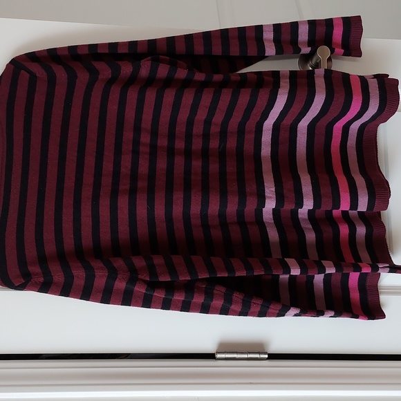 Croft & Barrow large long sleeve top/sweater maroon w/pinks black - Picture 12 of 14